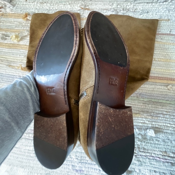 EUC Women’s Frye Tina Tassel Lace Up Over The Knee Tan Boots Size 9.5 - Picture 6 of 8